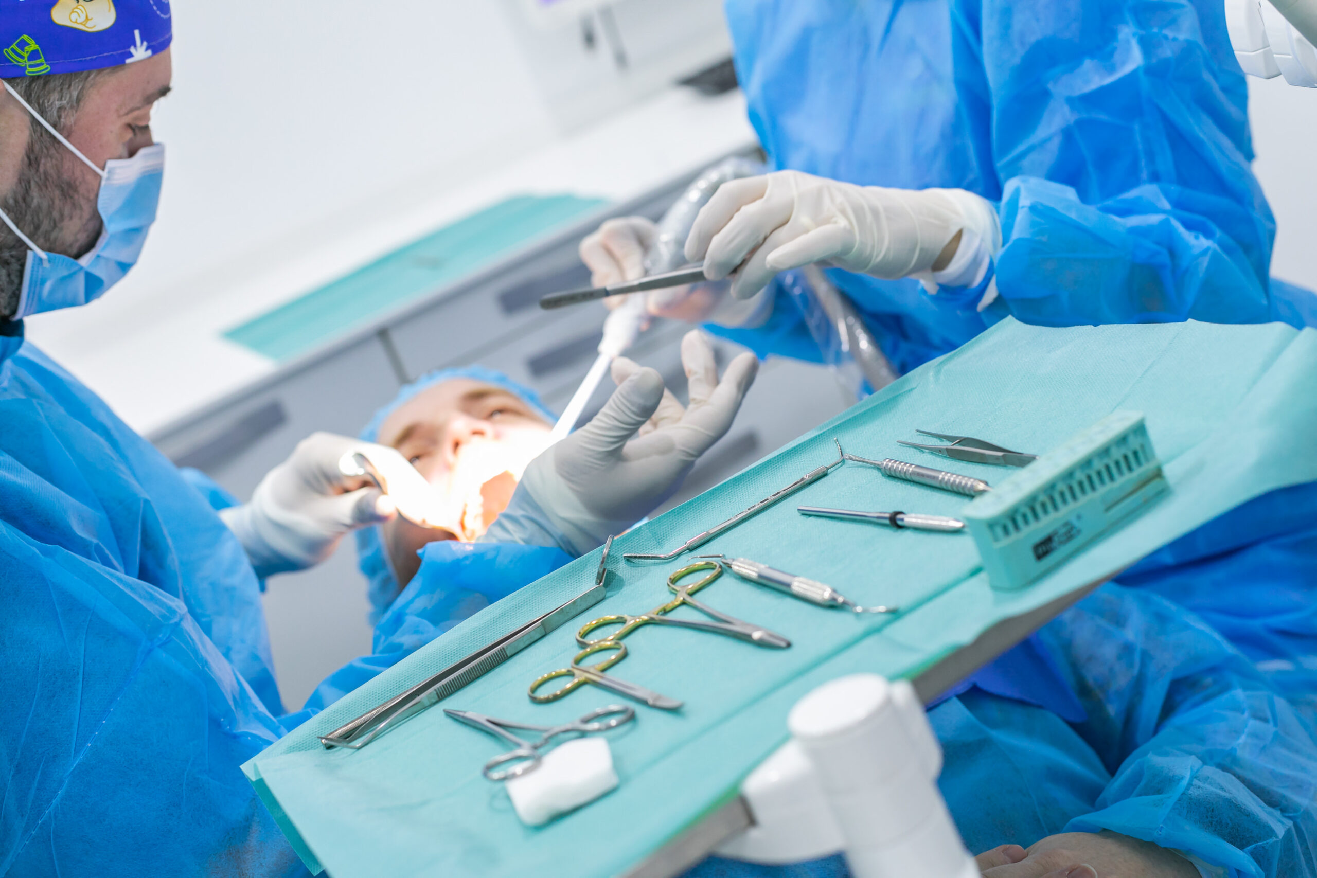 cirugía oral en Godella - herramientas