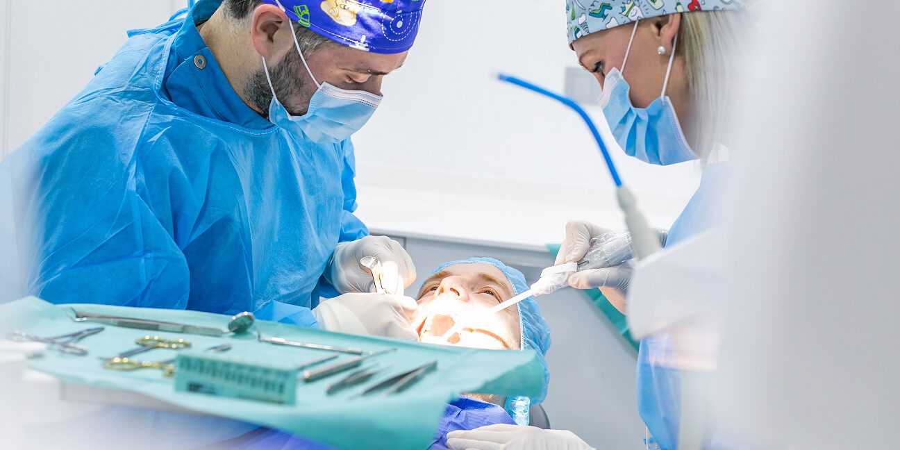 cirugía oral en Burjassot - personas