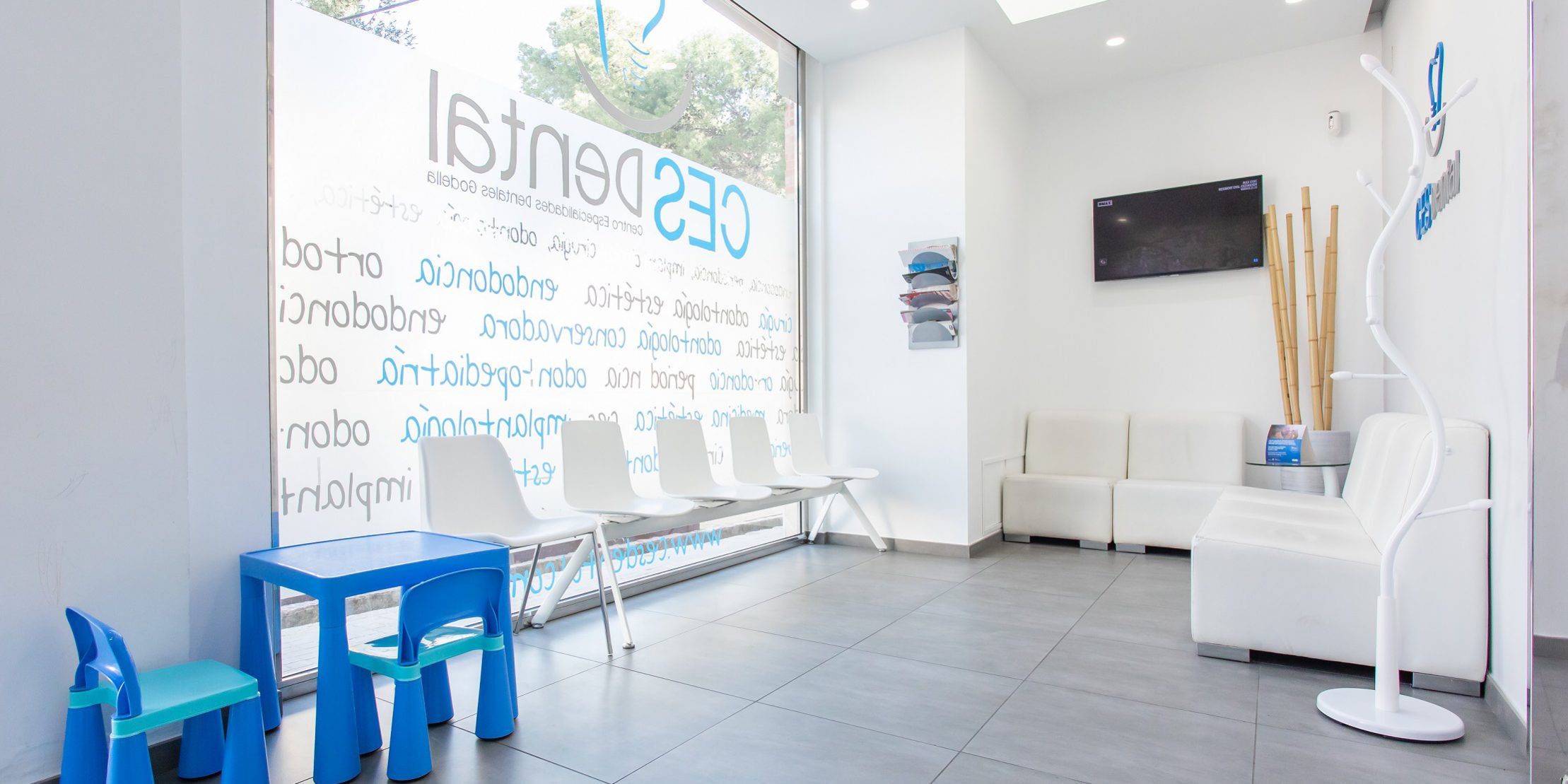Clínica dental en Burjassot - sillas azules