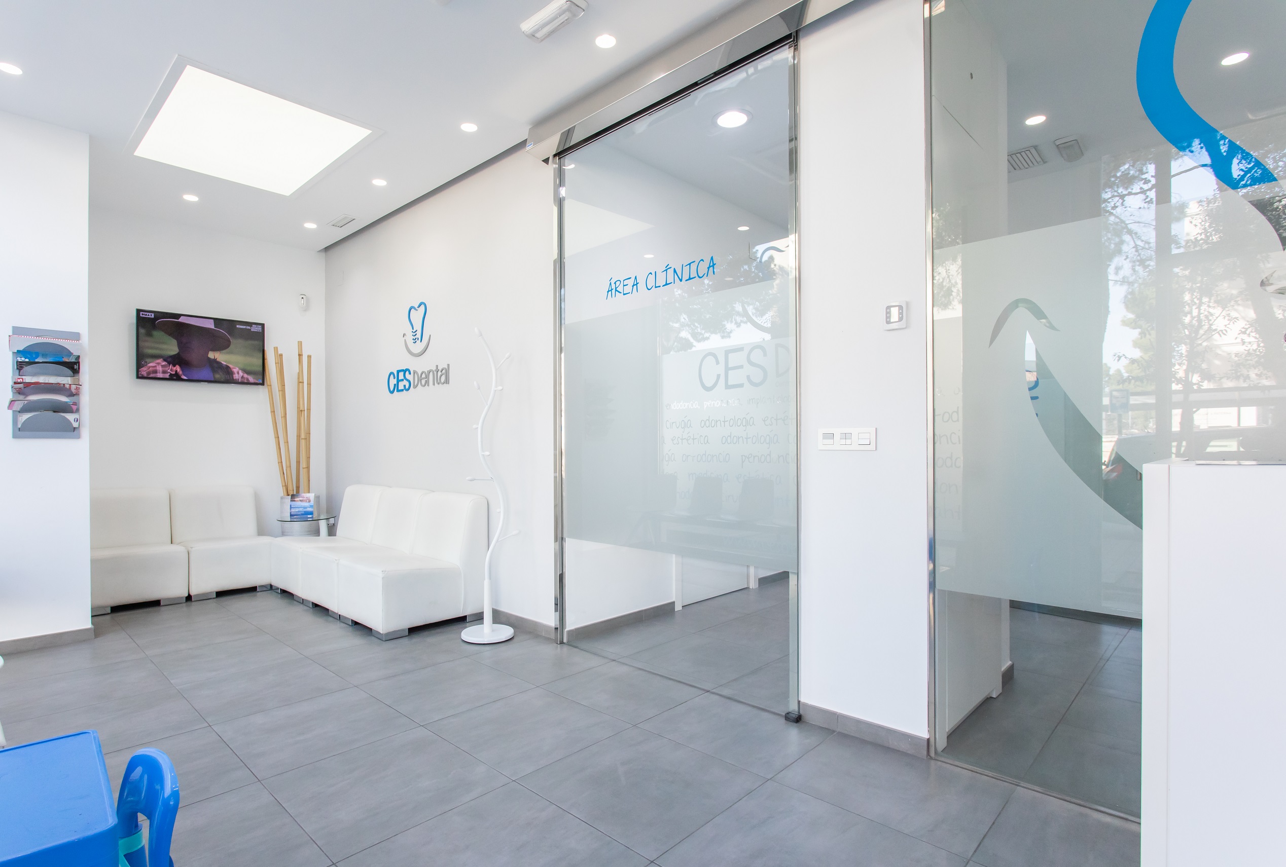 clínica dental en Burjassot - entrada
