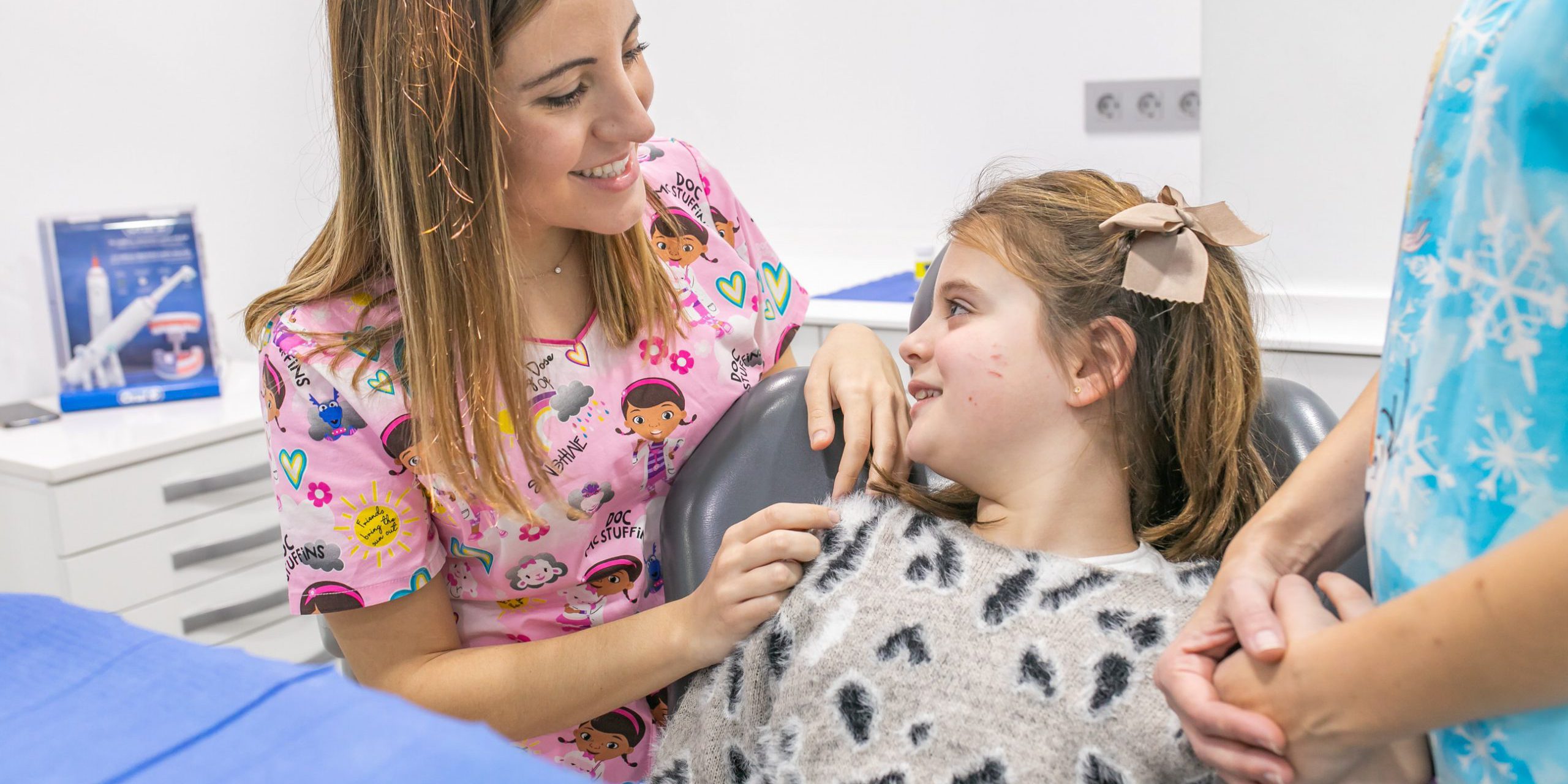 dentistas cerca de Burjassot – niña sonriendo dentistas cerca de Burjassot - niña sonriendo