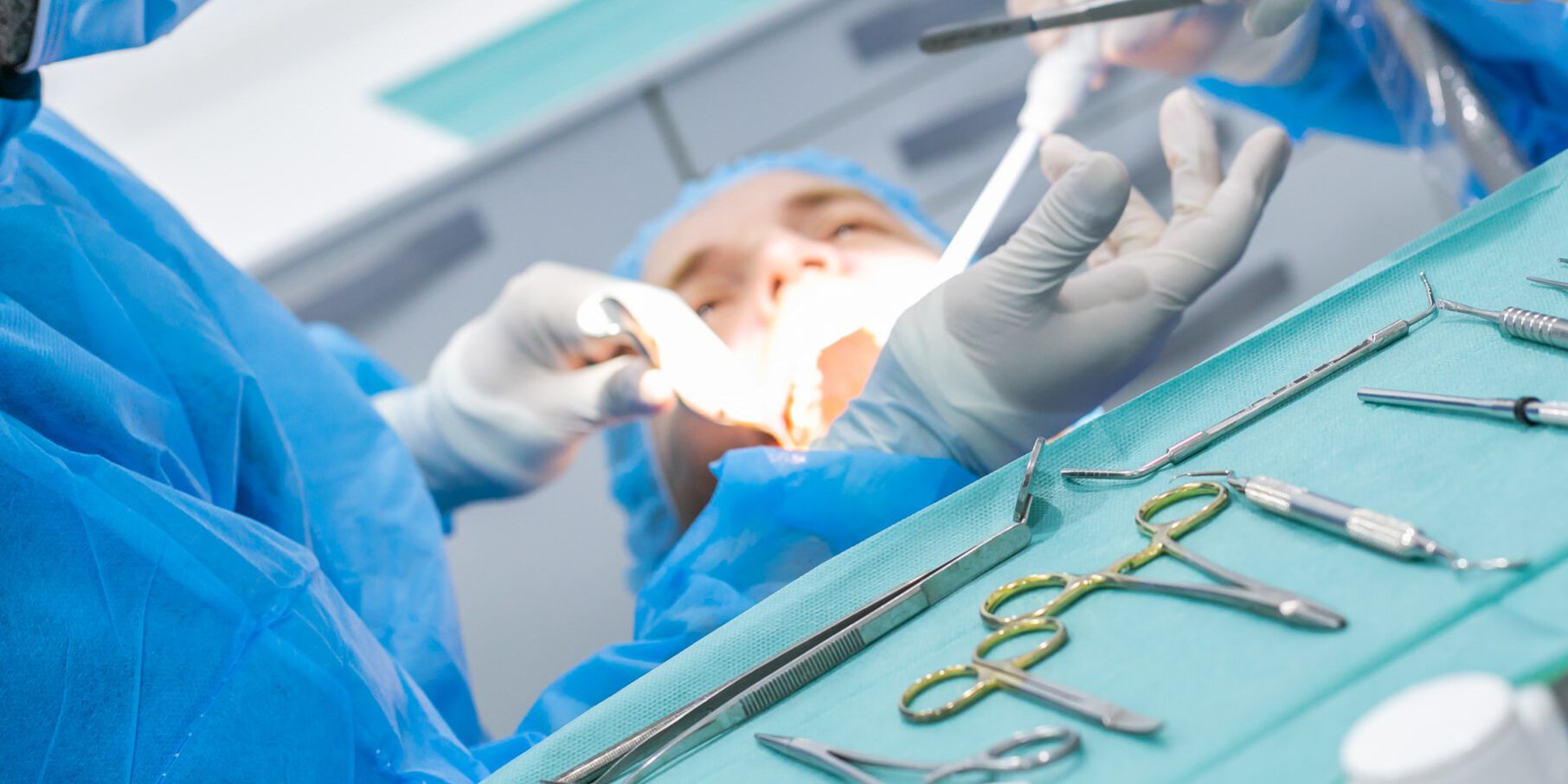 dentistas cerca de burjassot - cirugía