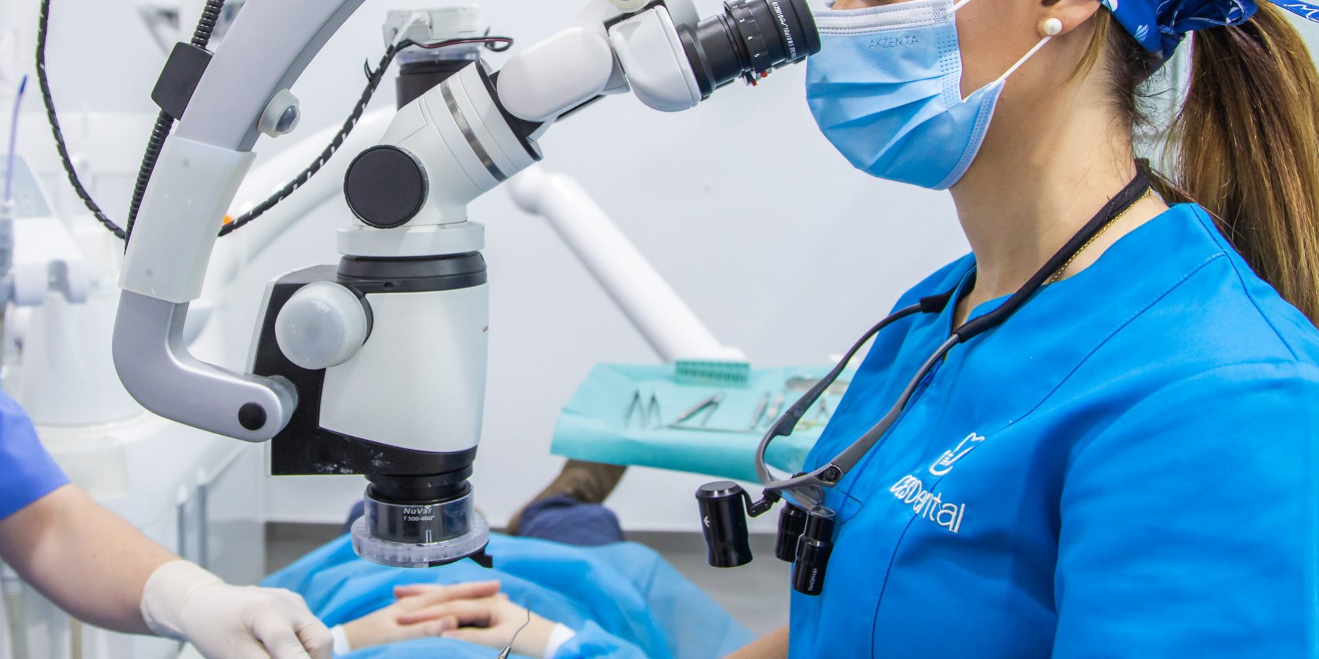 dentista en Burjassot - microscopio