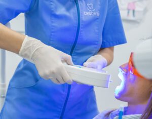 blanqueamiento dental en Burjassot - luz fría