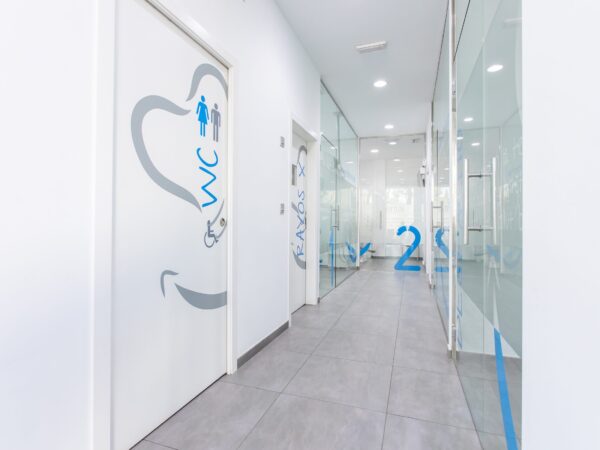 clinica dental godella-burjassot - pasillo clínica
