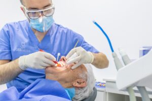 clinicas dentales en Burjassot - limpieza dental y tratamiento contra caries