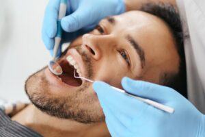 implante de diente inmediato en Valencia - hombre