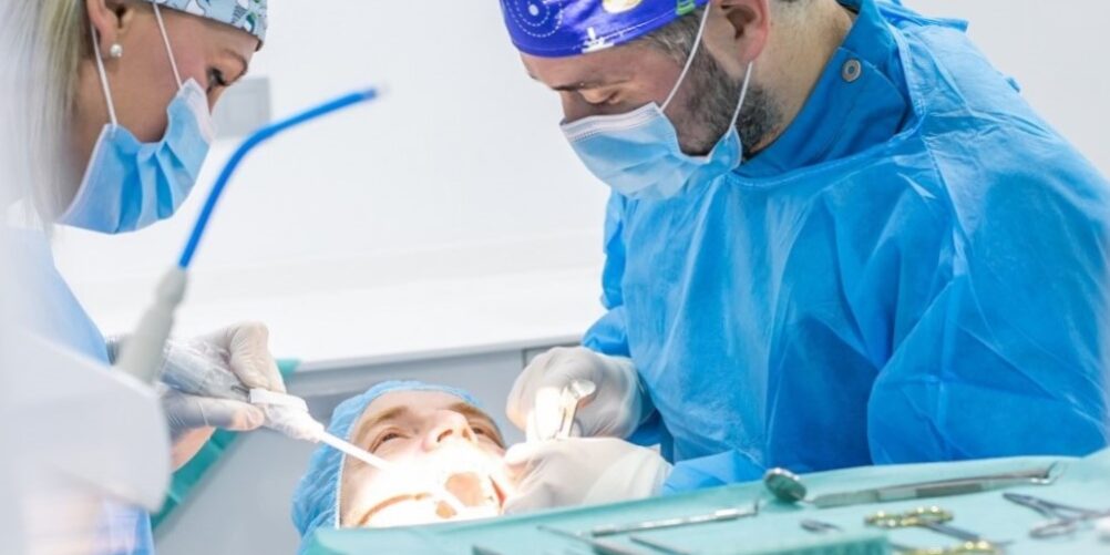 implantes con carga inmediata en Valencia - cirugía