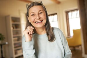 Implante dental inmediato en Valencia - Mujer